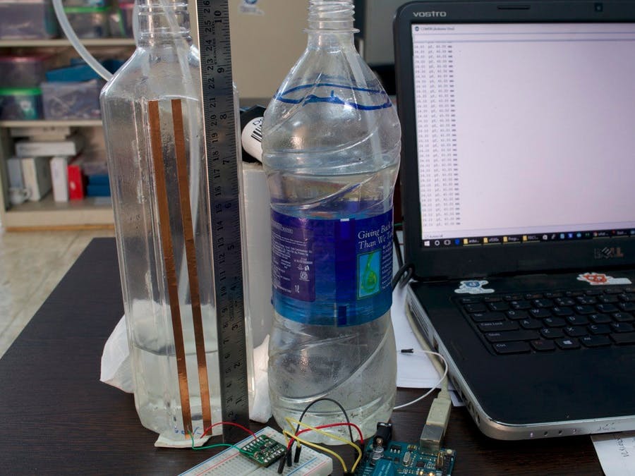 基于 Arduino UNO 的非接触式电容式液位传感（原理图+接线图+代码）
